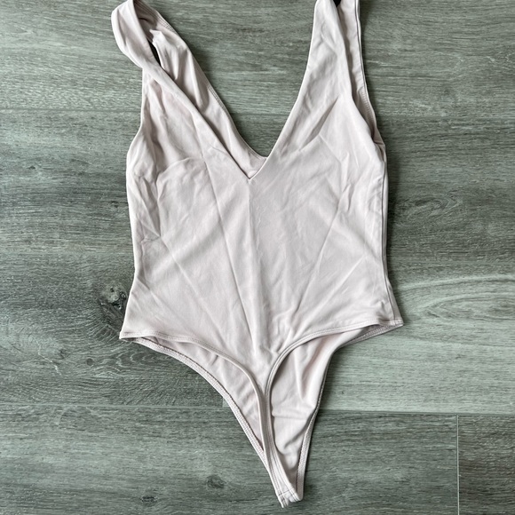 Nude V Neck bodysuit with thong back. Babaton brand. - Picture 2 of 3